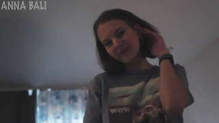 Volim da skinem gaćice kad je moj polubrat posmatra