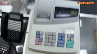 Eċċitati tbiegħ tagħha boroż u aggravata