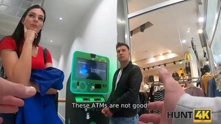 HUNT4K. Ceasuri cum frumusețea lui devine pătruns de străin